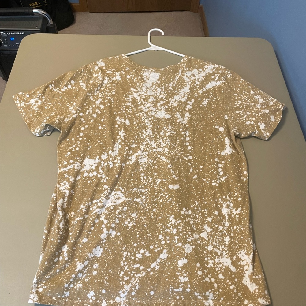 Gold/white Nike splatter athletic fit, premium finish T-shirt